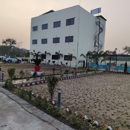 The Velvet Sky Hotel & Resort Bahraich Eksteriør bilde