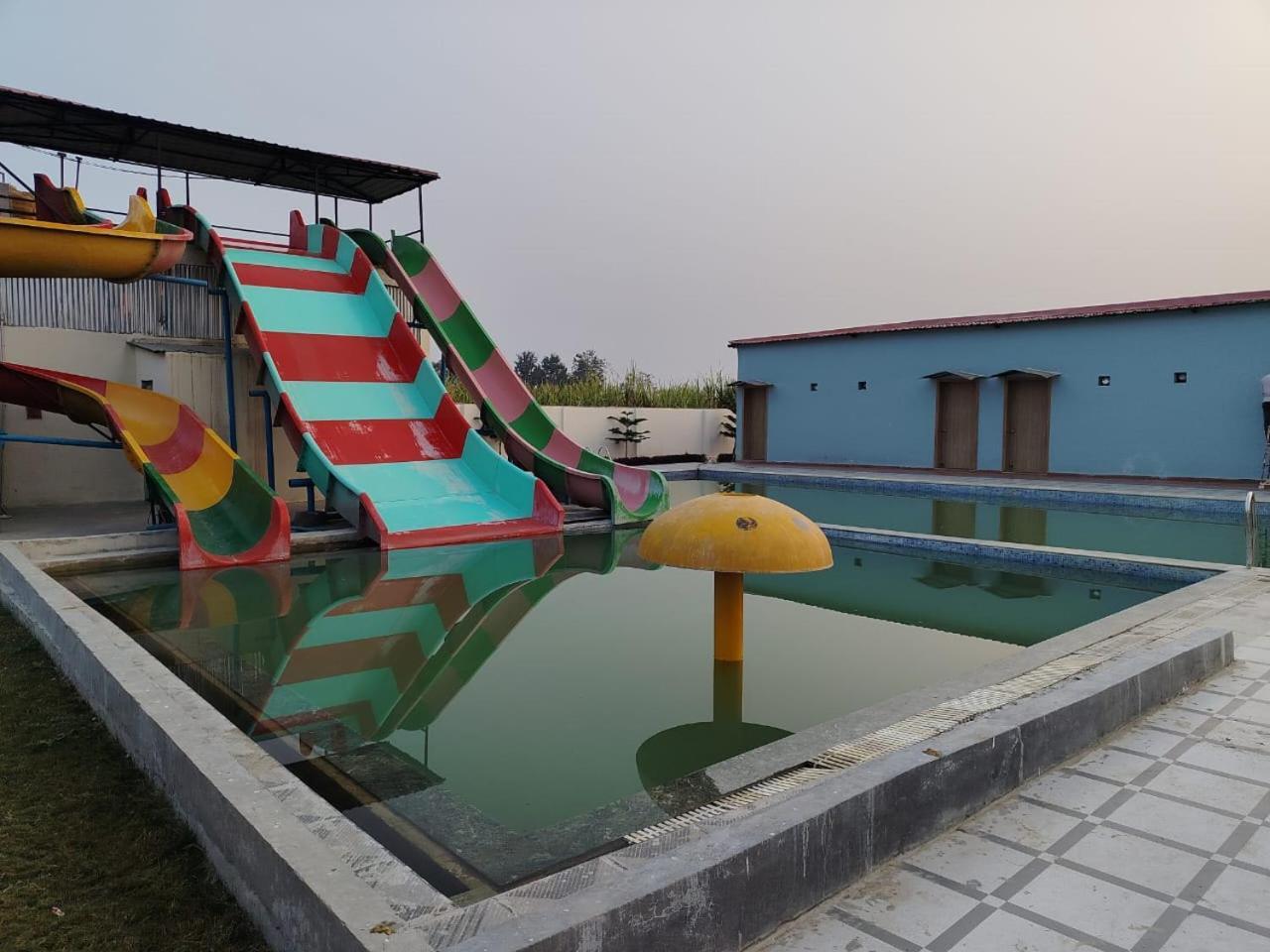 The Velvet Sky Hotel & Resort Bahraich Eksteriør bilde